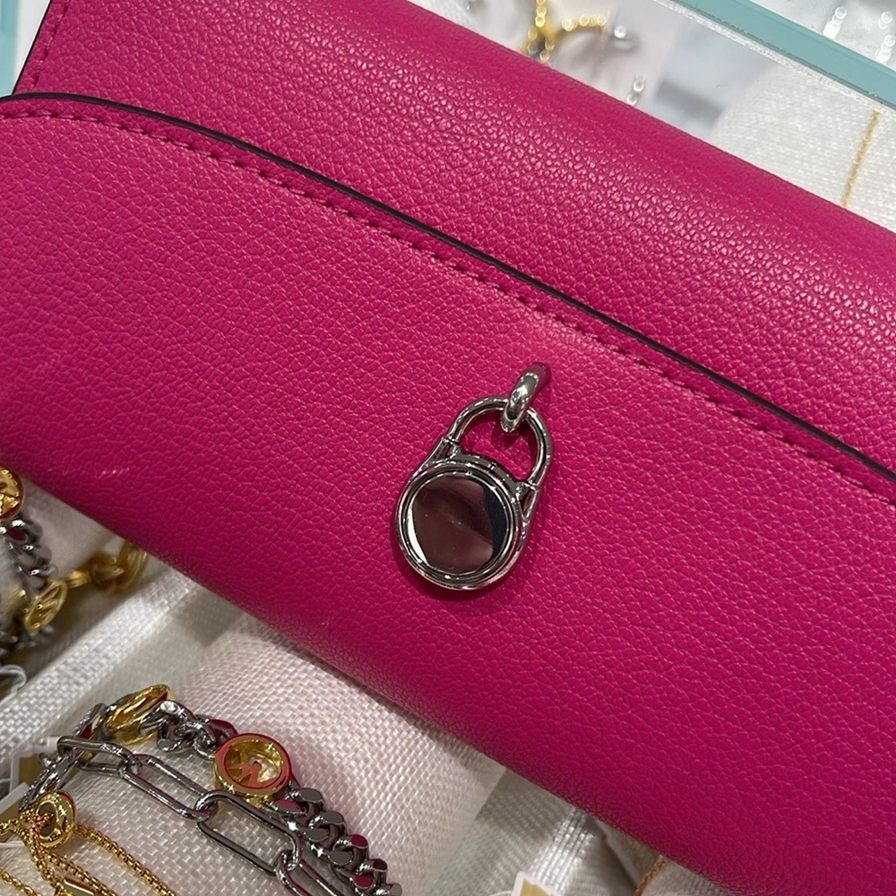 Michael Kors Hamilton Large Leather Flap Continental Wallet
Dragonfruit
NWT - Picture 2 of 16